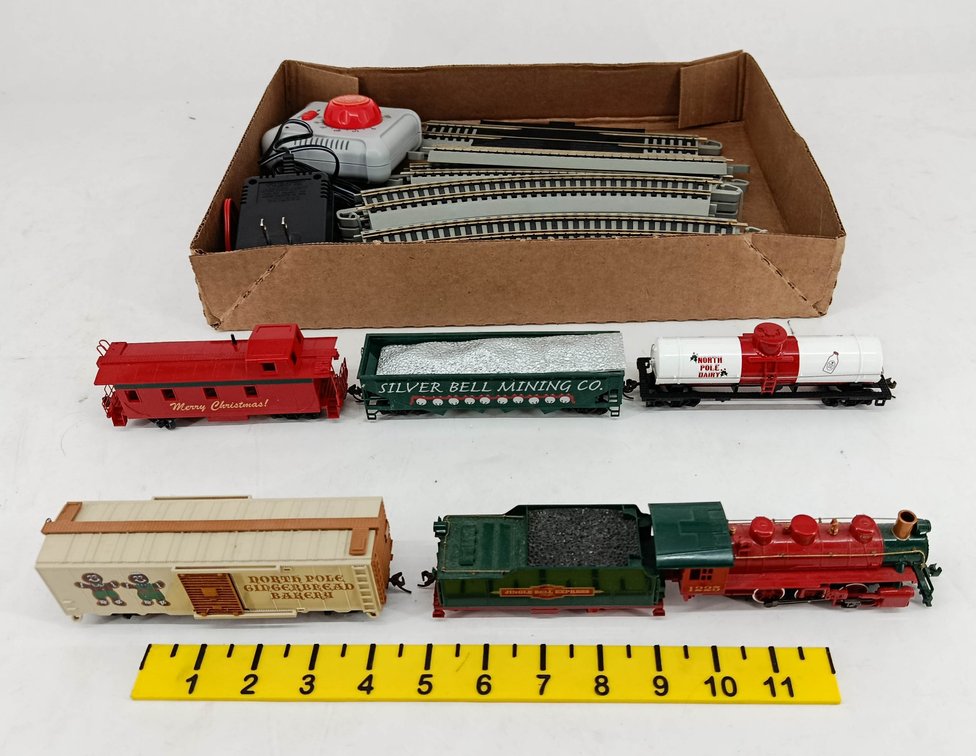 BACHMANN JINGLE BELL EXPRESS HO TRAIN SET W/ LOCO, 4 CARS, TRACK & CONTROLLER  INV 263400124