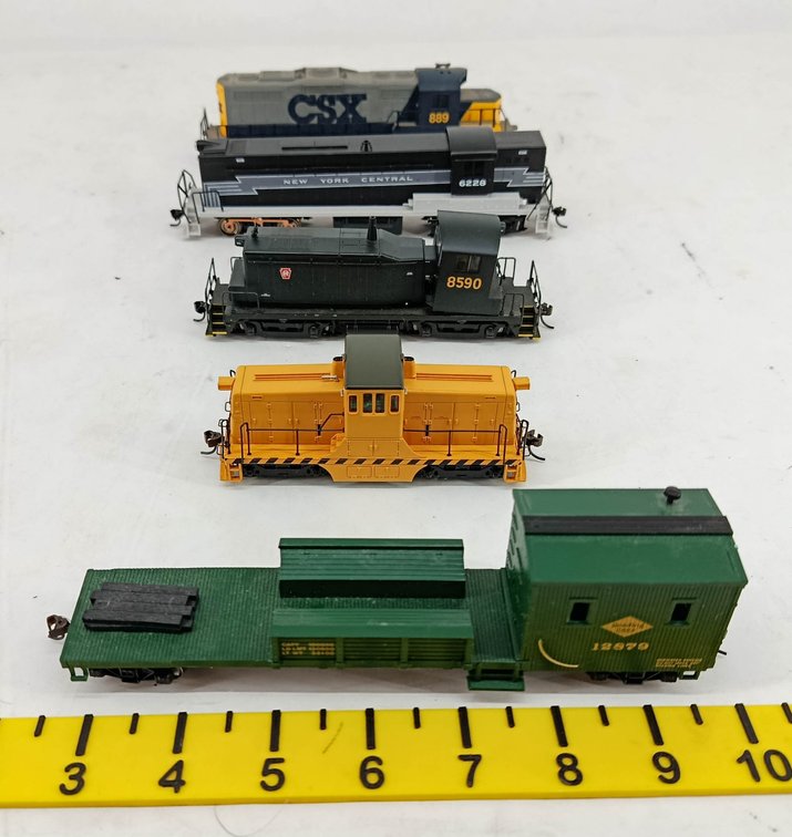 4 HO SCALE DIESEL LOCOS & 1 WORK CABOOSE, CSX, NYC, PRR, READING, NO BOXES  INV 263400125