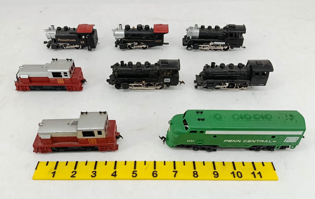ASSORTED TYCO HO LOCOMOTIVES PENN CENTRAL 4751, ATSF 241 & STEAM ENGINES  INV 263400128