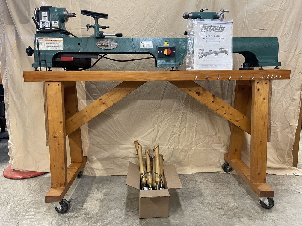 GRIZZLY G0624 10" Benchtop Wood Lathe with Tools - WORKS
