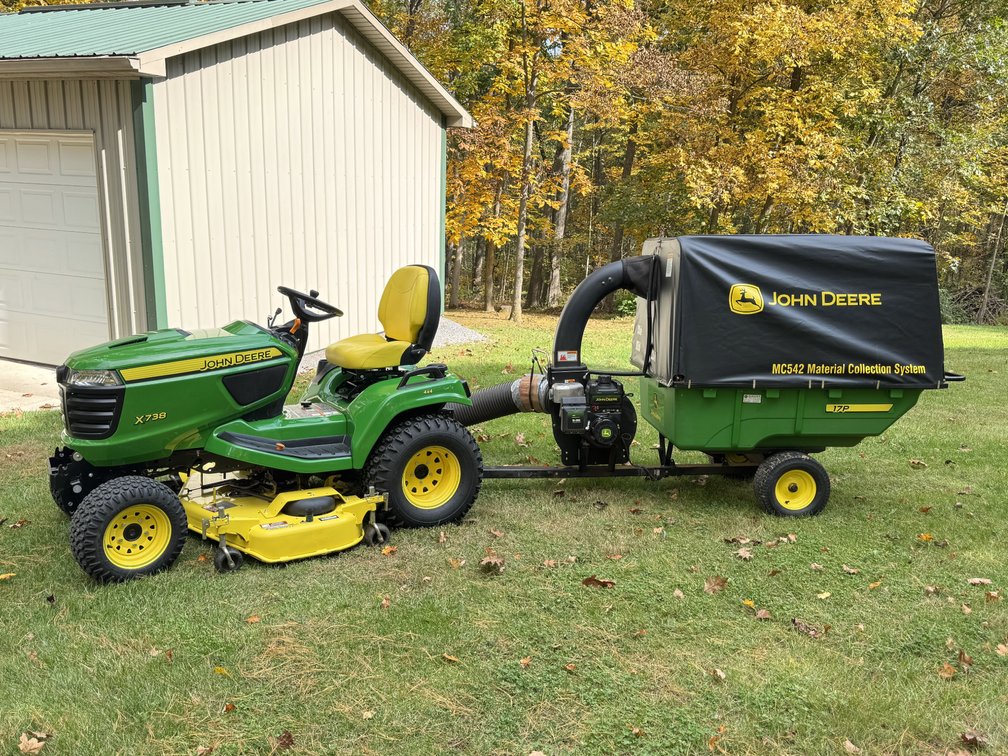 John Deere X738 4x4 Tractor - Quick-Hitch Snowblower - Leaf Collection System
