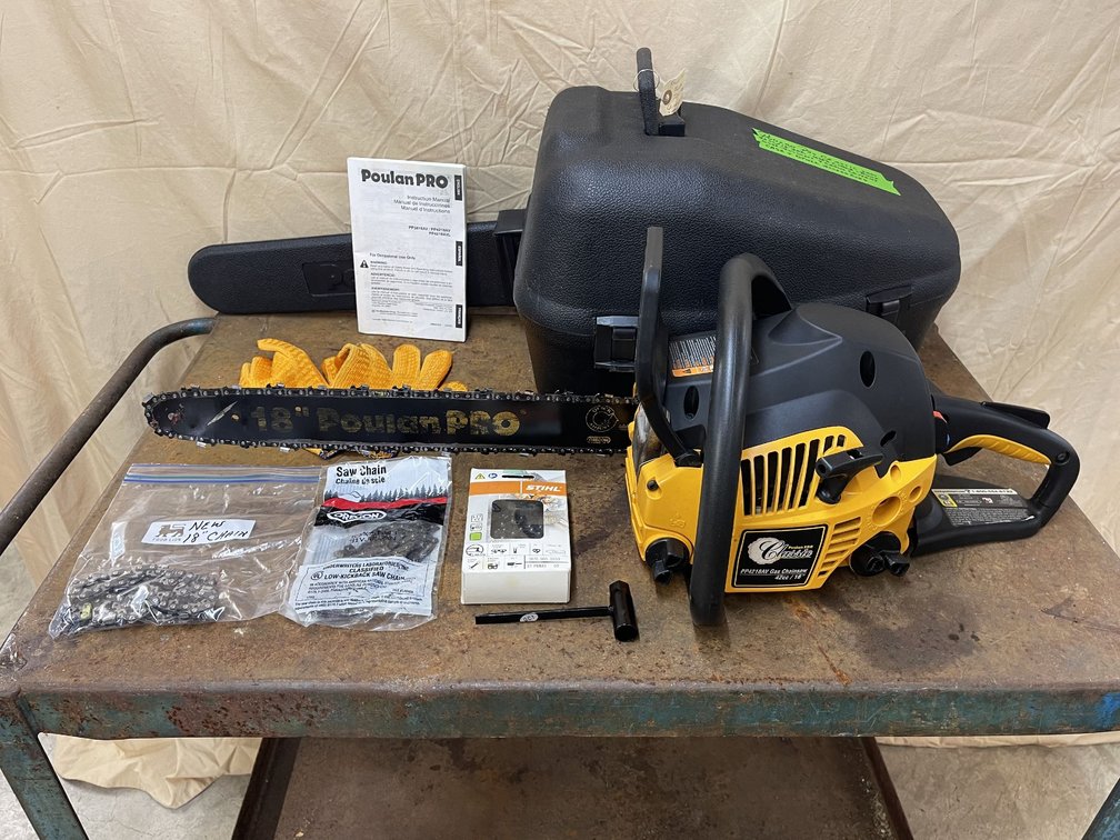 POULAN PRO Chain Saw (PP4218AV) and Accessories - RUNS WELL