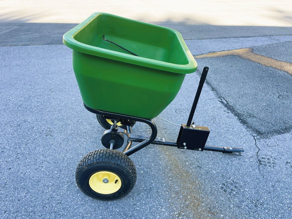 JOHN DEERE Tow-Behind Broadcast Spreader (LPBS36JD)