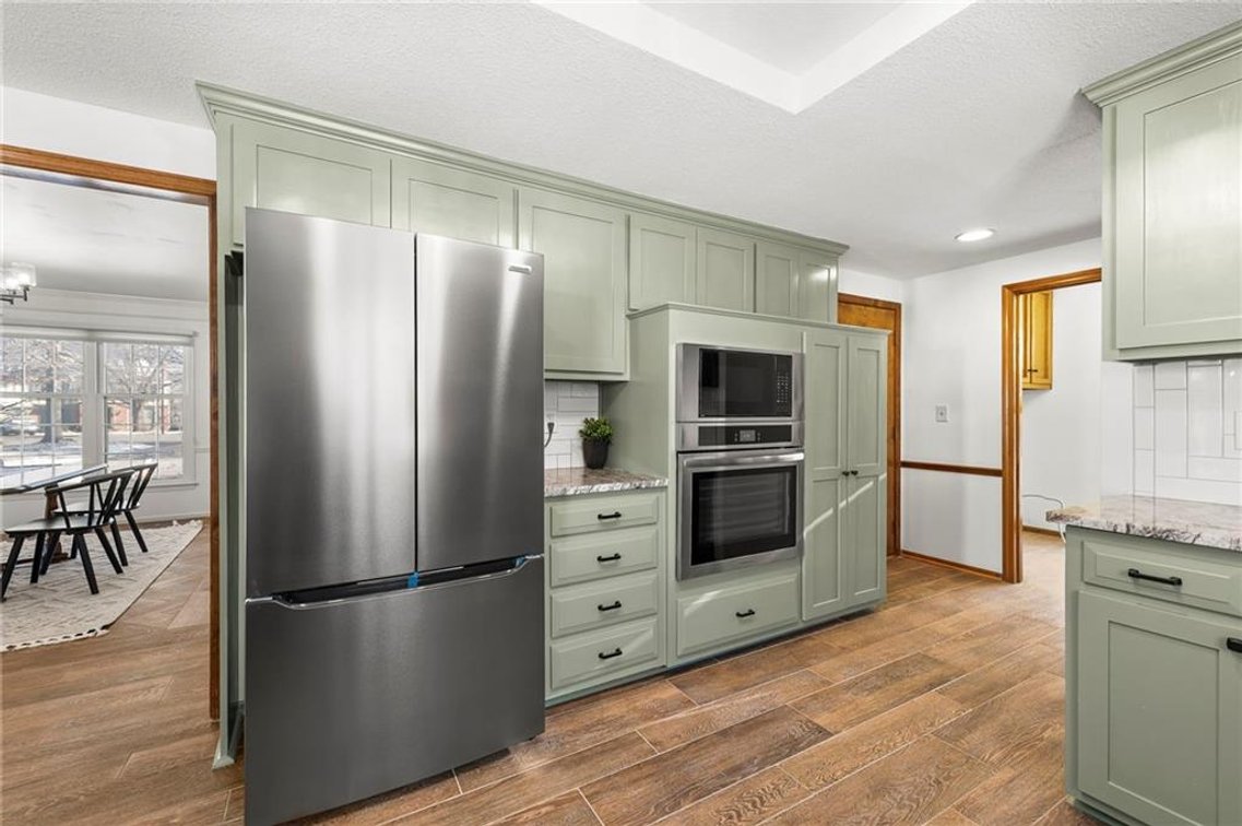 Image for 205 NE Shoreview Dr. - Lee's Summit, MO