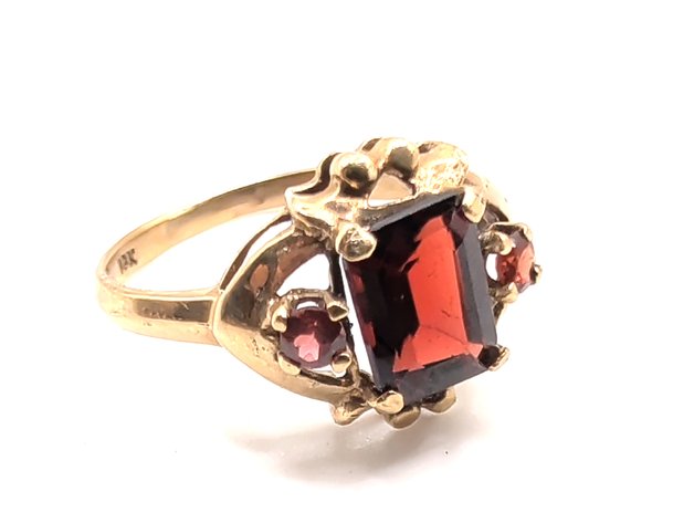Image for 10K Gold Garnet Ring