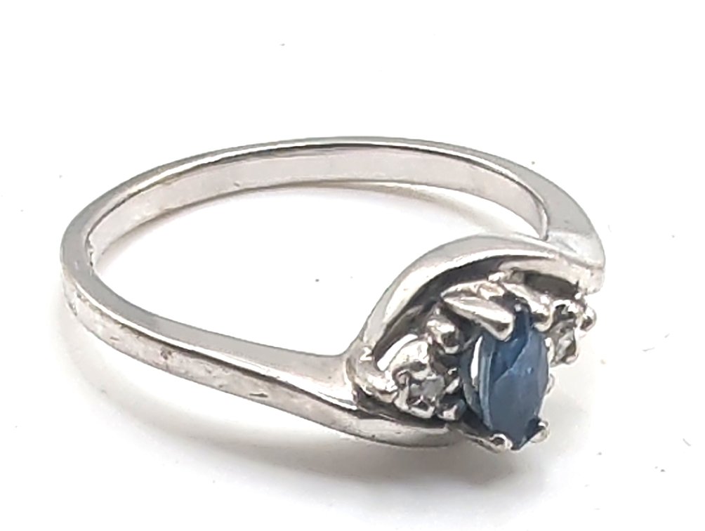 14K White Gold Ring