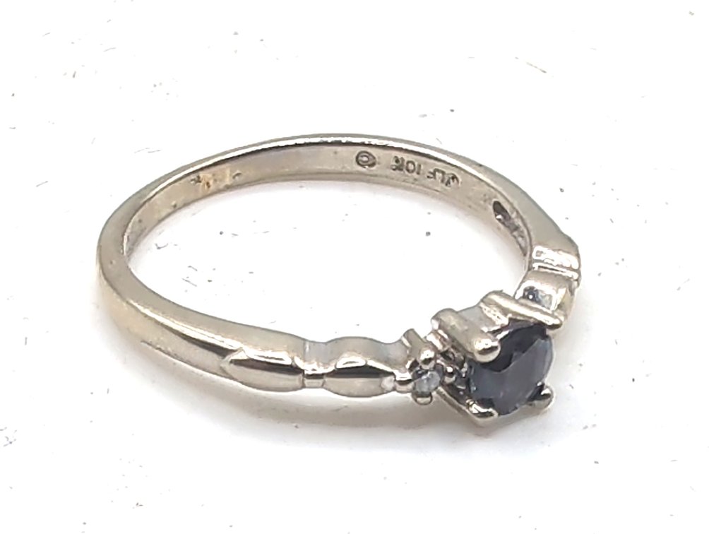 10K White Gold Ring