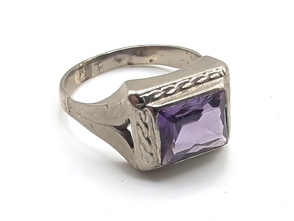 10K White Gold Ring