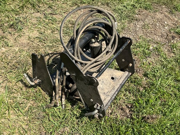 Image for John Deere 2210 Cut Hitch