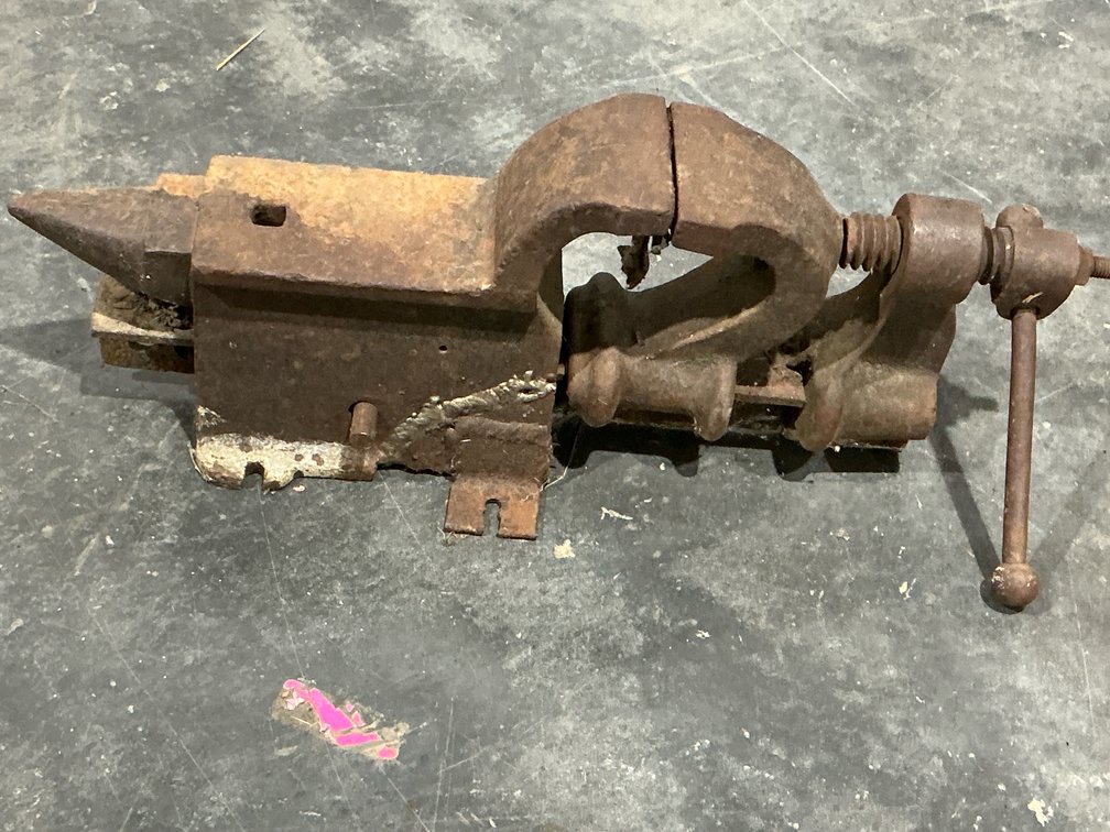 Combination Anvil Bench Vise