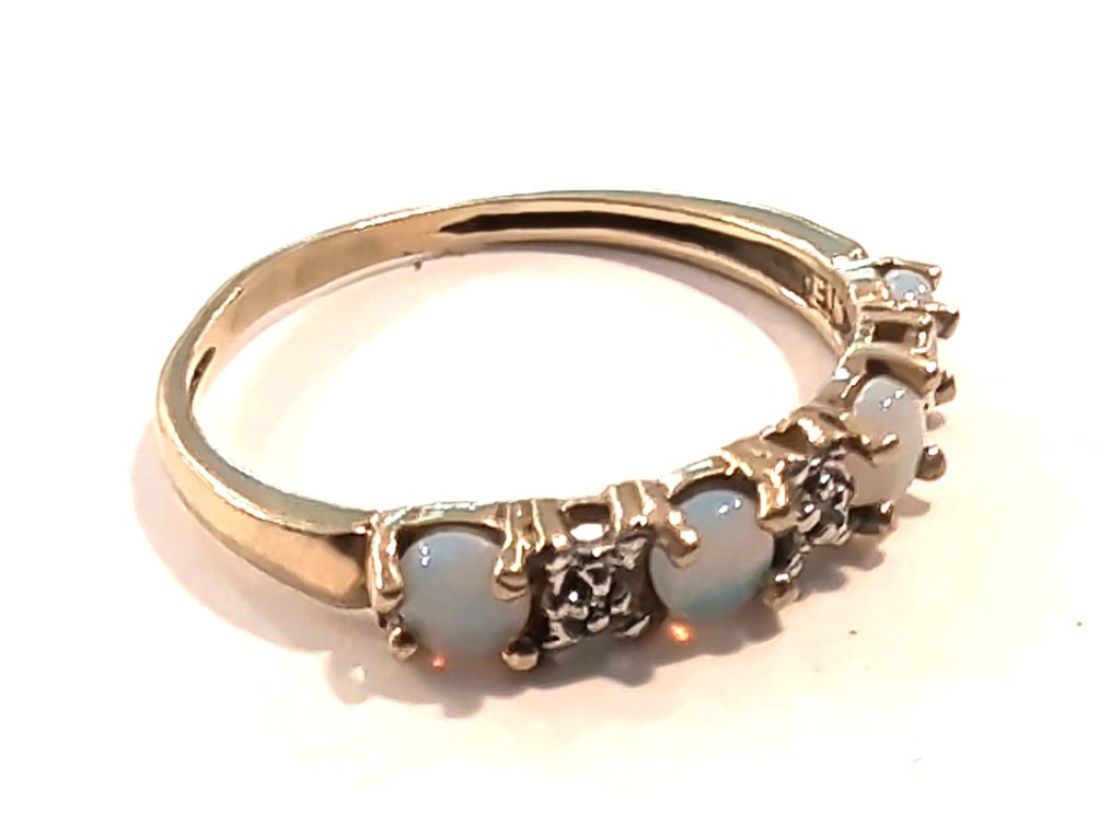 10K White Gold Ring