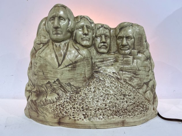 Image for Maddux Of Calif. 8022 Mount Rushmore Lamp