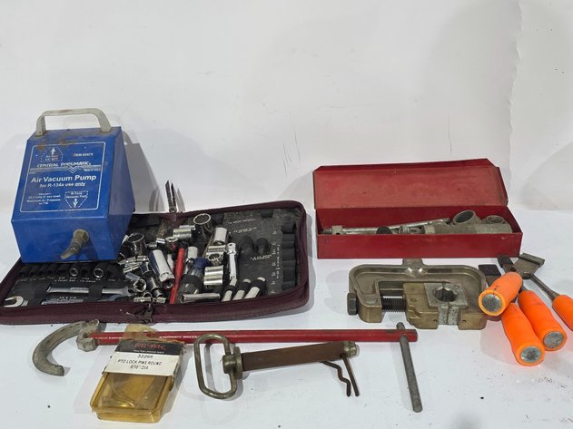 Image for Central Pneumatic 92475 Air Vacuum Pump