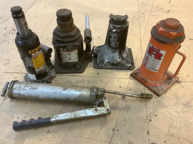 Image for Hydraulic Bottle Jacks And Grease Gun