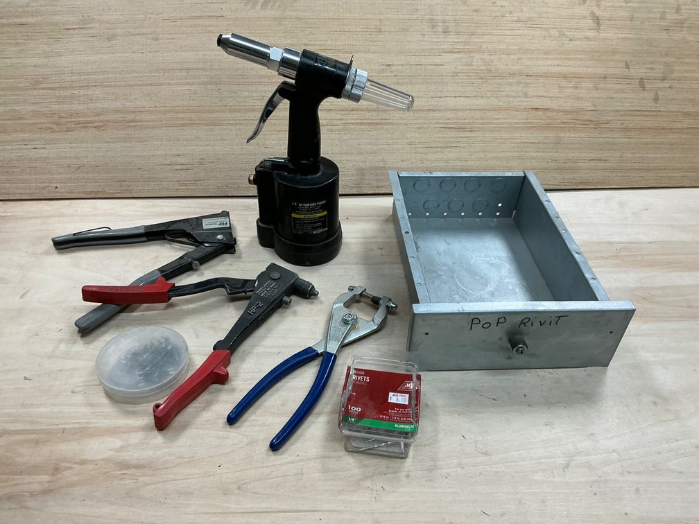 Central Pneumatic 62685 Air Riveter Lot