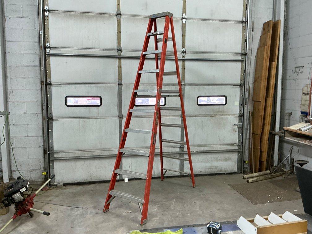 Louisville 10’ Fiberglass Stepladder