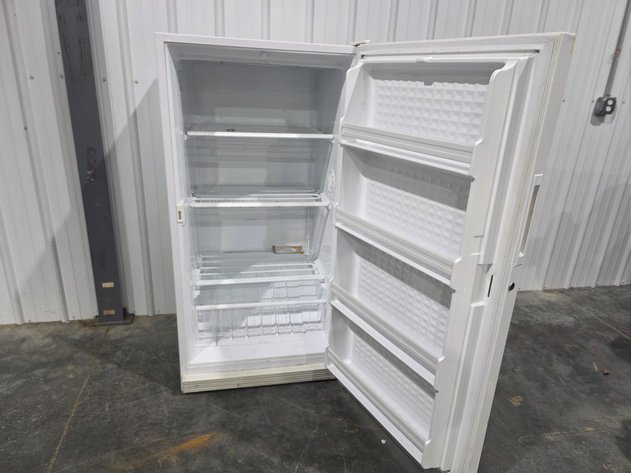 Image for Maytag MQU1554AEW Upright Freezer