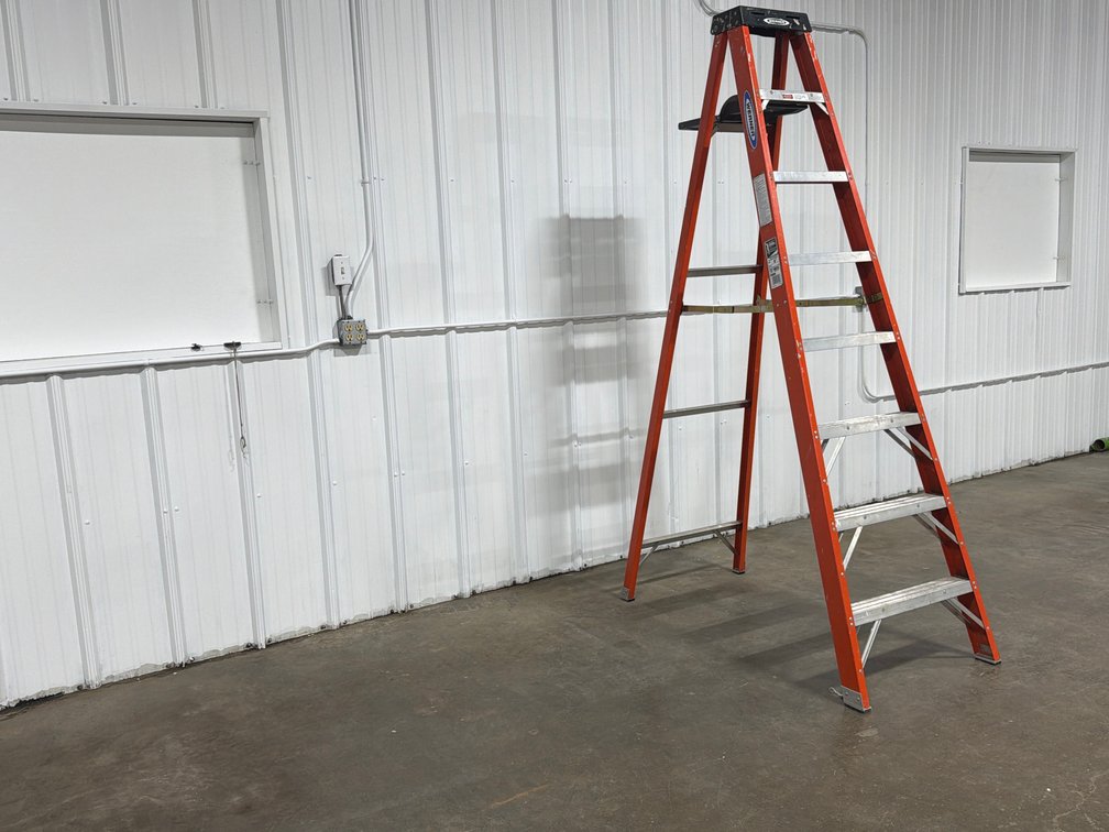 Werner 8 Ft. Fiberglass Stepladder