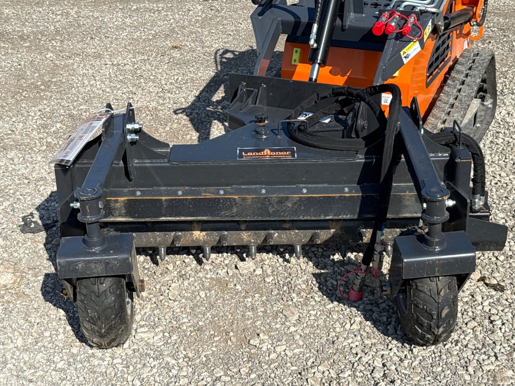 LandHonor Mini Skid Steer Soil Conditioner