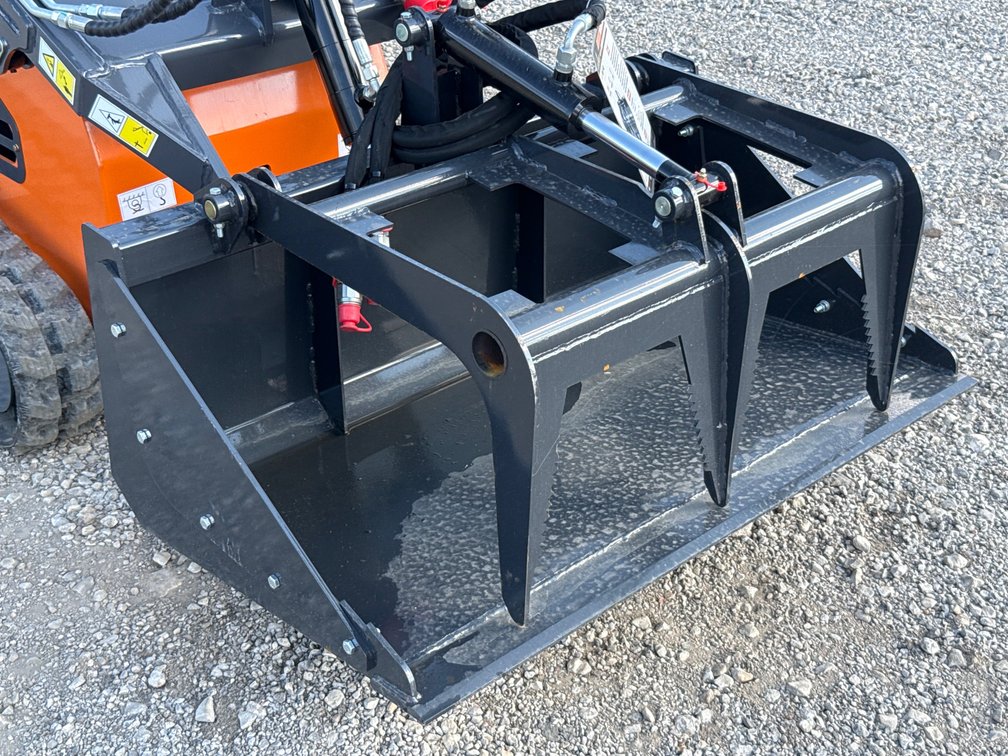 LandHonor Mini Skid Steer Grapple Bucket