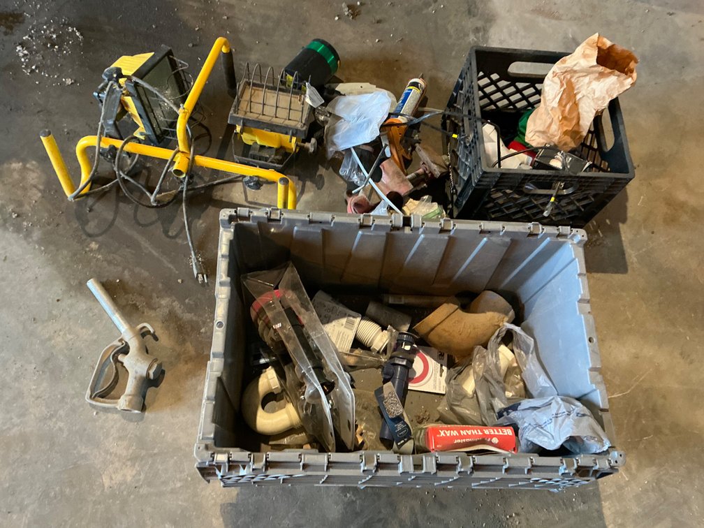Work Lights, Fuel Nozzle And Tools