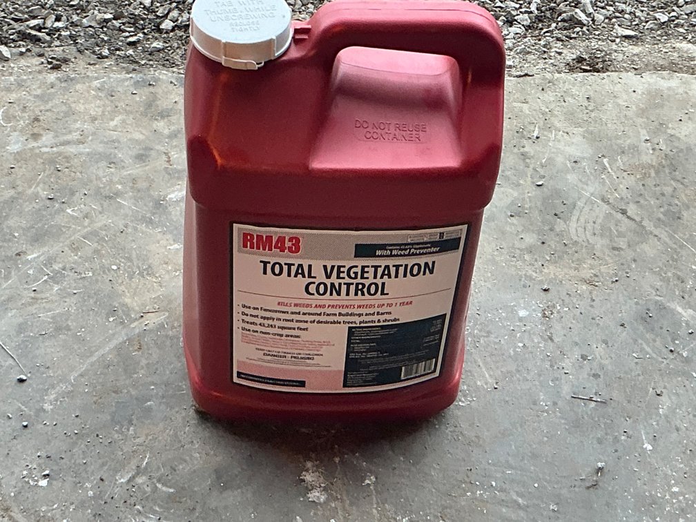 RM43 Total Vegetation Control 2.5 Gal