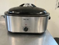 Aroma Electric Roaster Oven With Lid