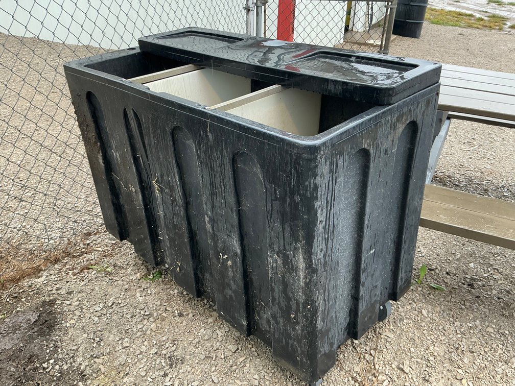 Mobile Plastic Cooler  With Lid