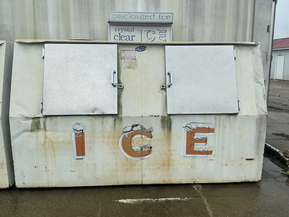 Leer Double-Door Packaged Ice Merchandiser