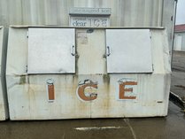 Leer Double-Door Packaged Ice Merchandiser