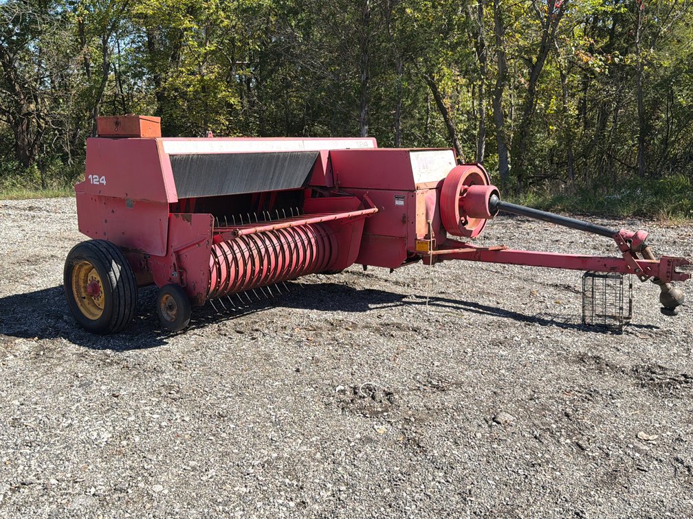 Massey Ferguson 124 Square Baler