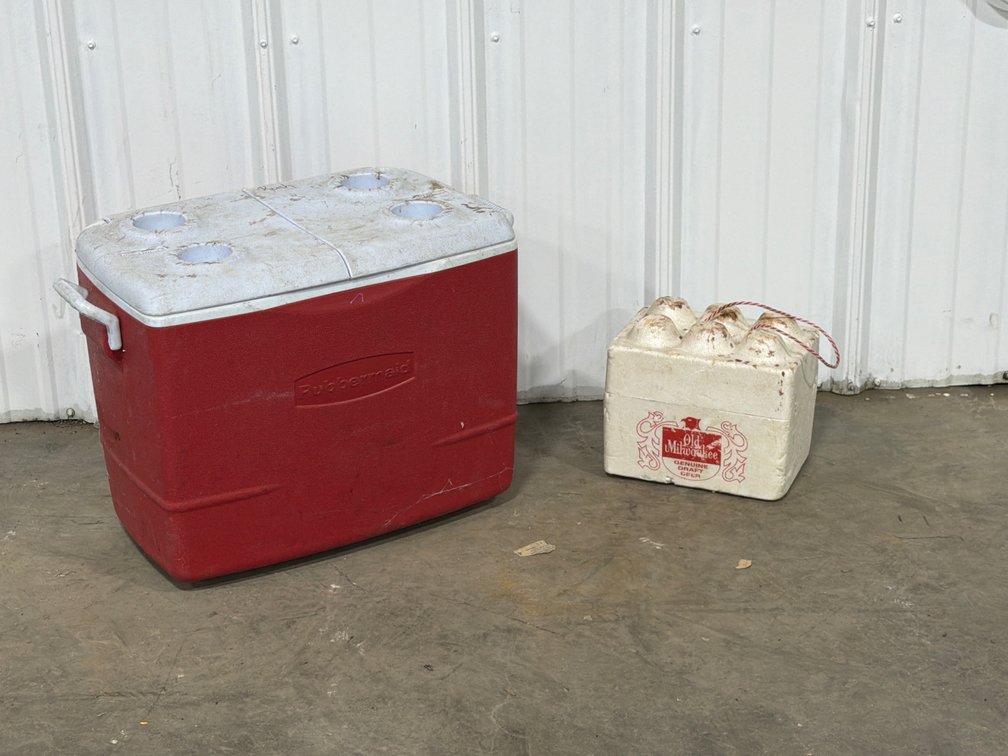 Rubbermaid 2A40 Chest Cooler