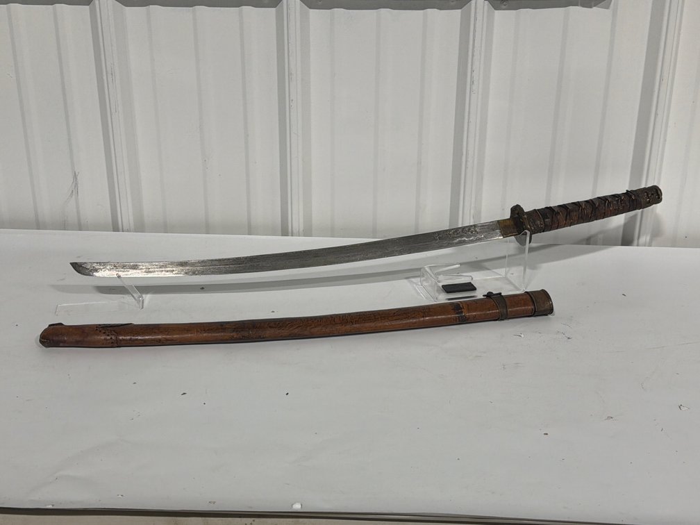 Curved Single-Edged Sword With Scabbard