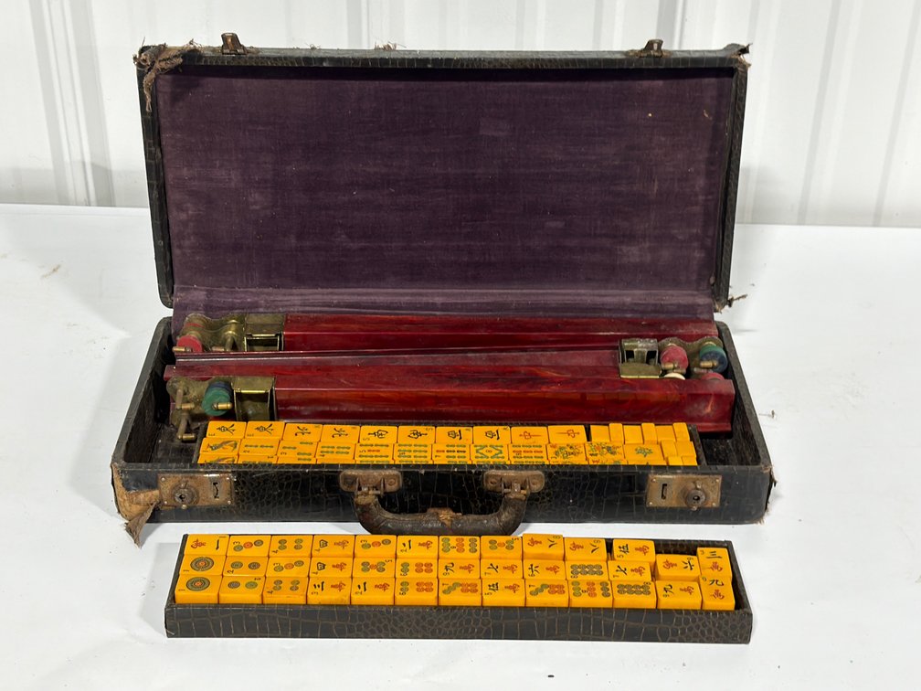 Mahjong Game Set With Case And Racks