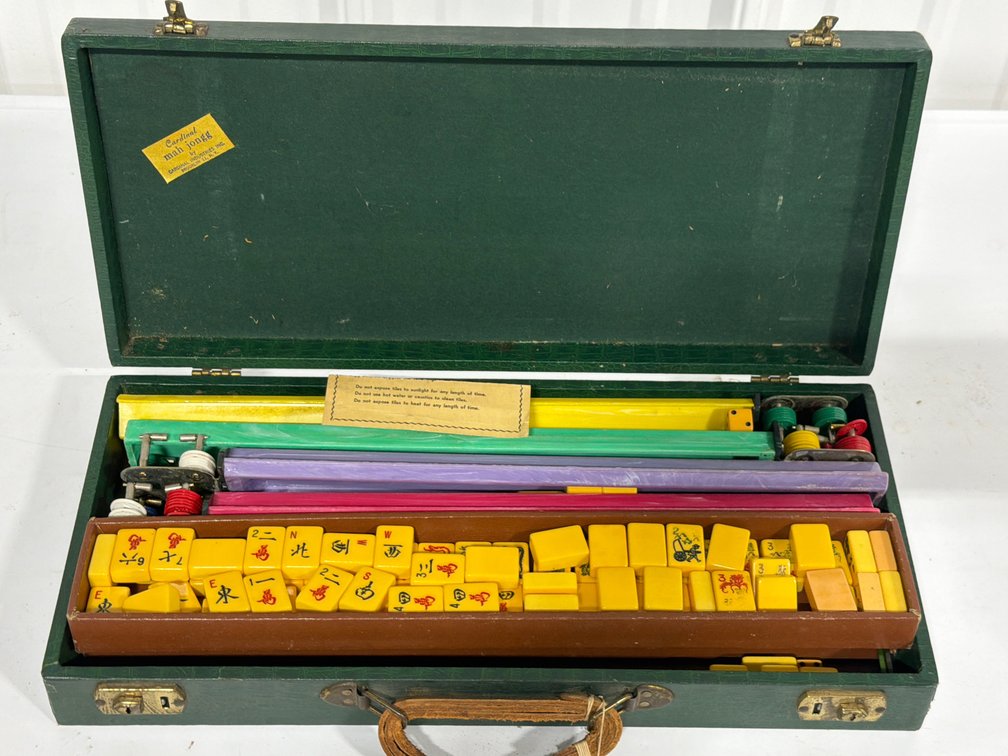 Cardinal Mah Jongg Set With Case