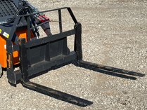 LandHonor Mini Skid Steer 38â Pallet Forks