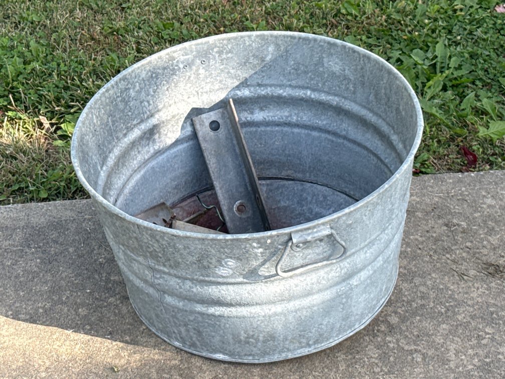 Galvanized Steel Tub With Angle Brackets