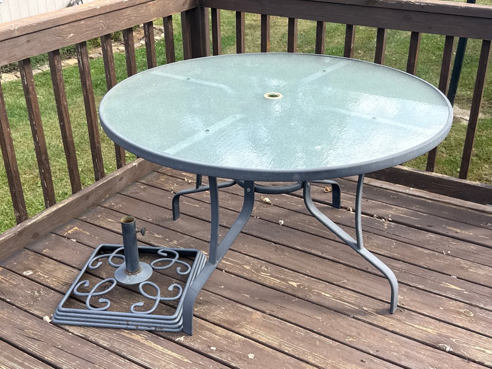 Patio Table, 4 Swivel Chairs, Umbrella Base