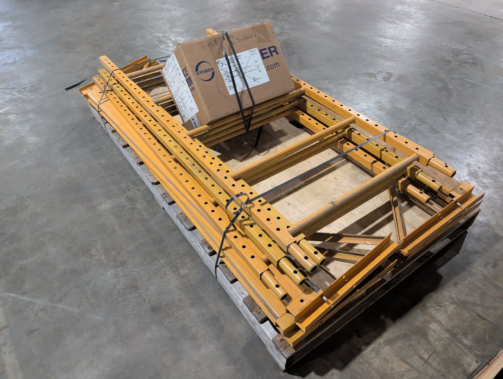 Scaffolding Frames With Deck And Hardware