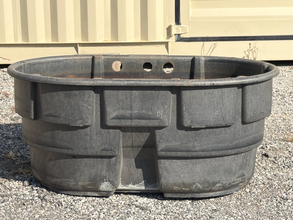 Rubbermaid 568 Liter Oval Stock Tank