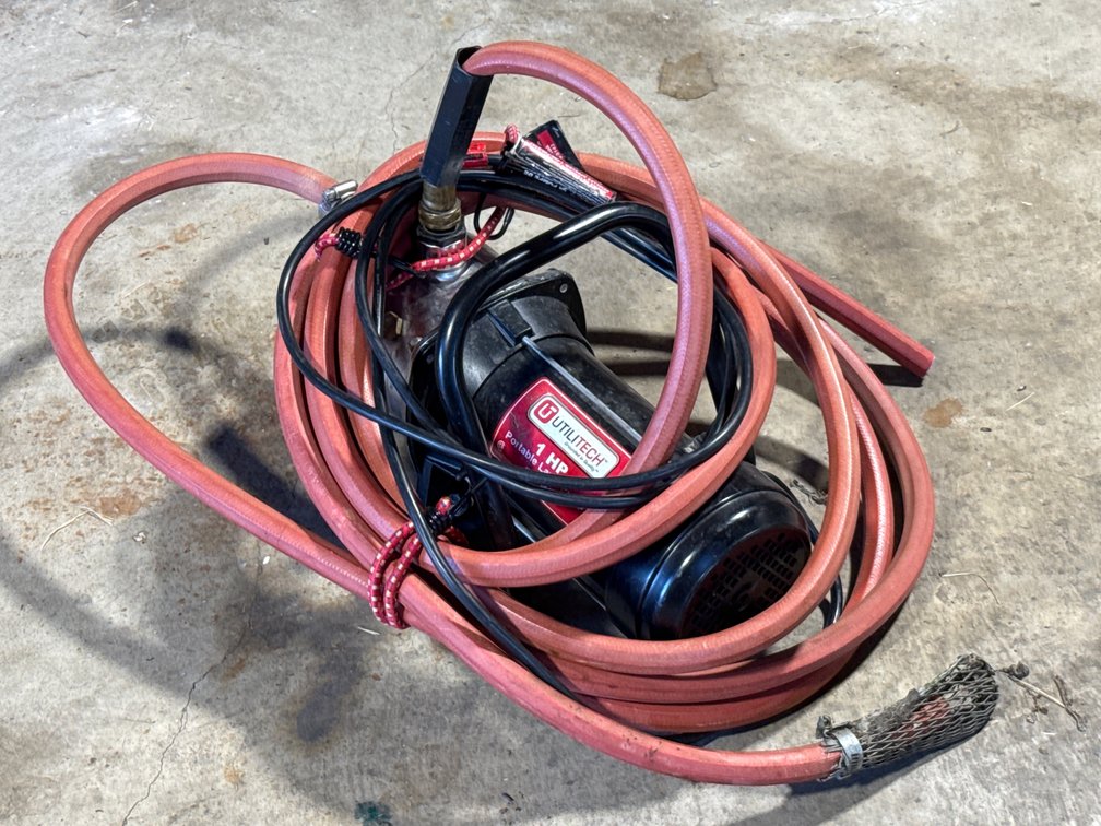 Utilitech 0024840 1 HP Portable Lawn Pump