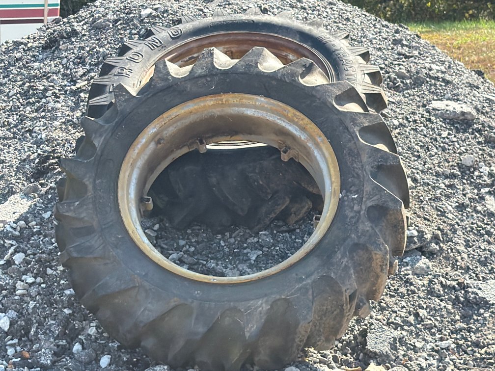 Armstrong Hi-Traction 12.4-28 Tires