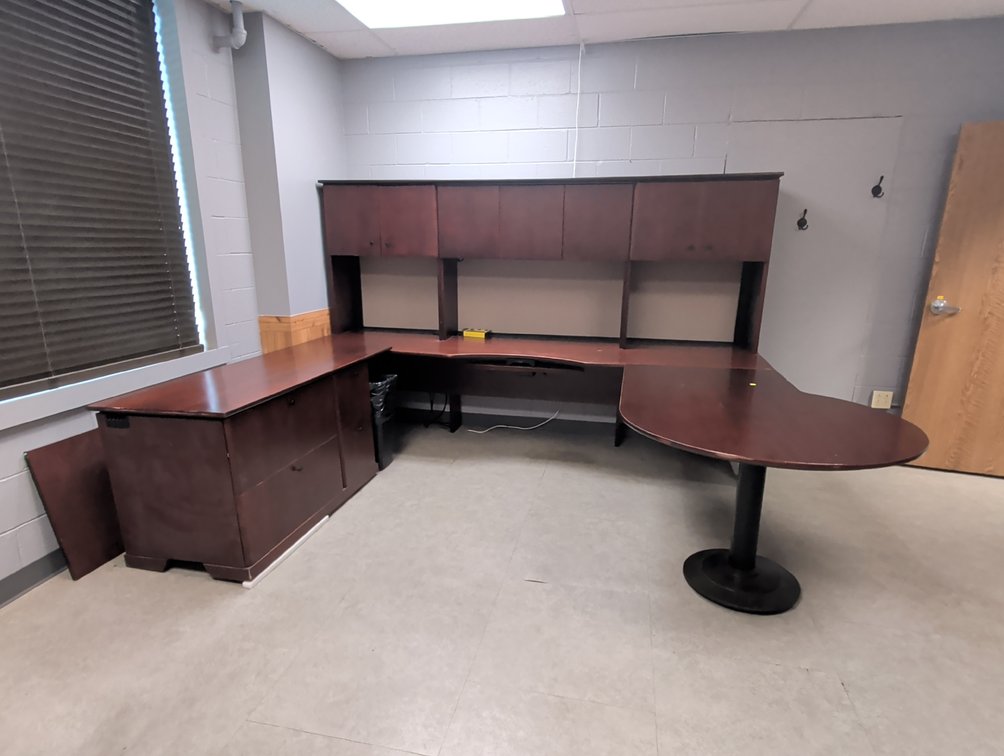 Modular Desk Suite With Hutch And Peninsula