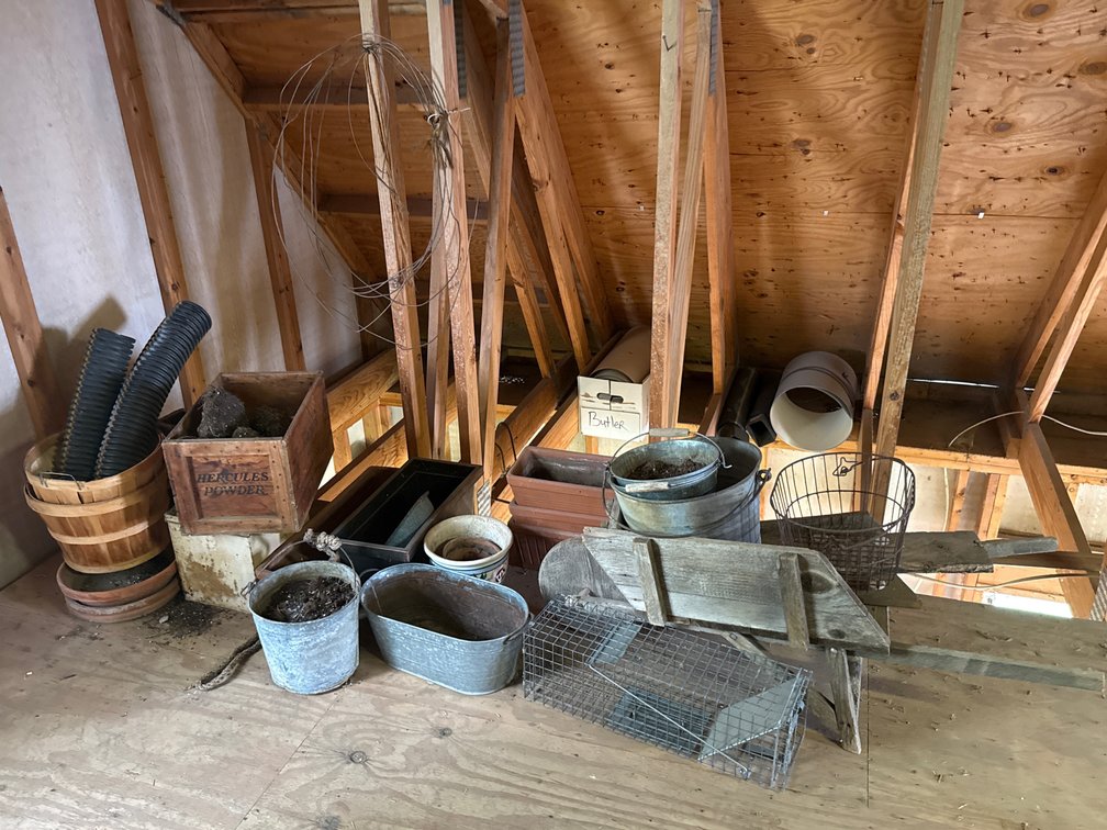 Outdoor Decorations And Garden Lot