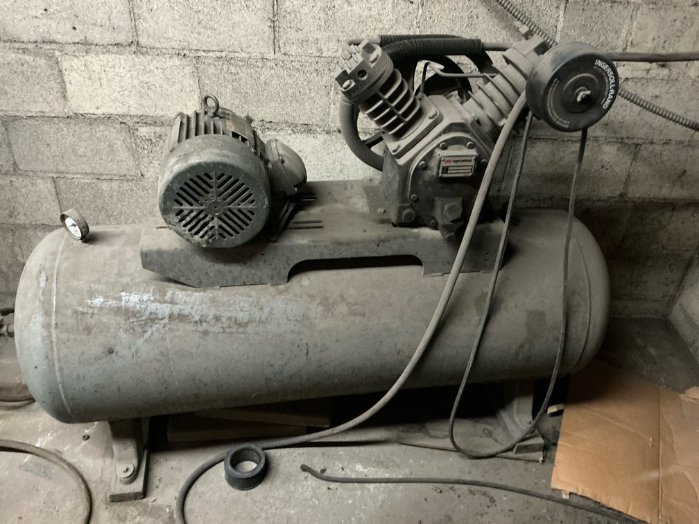 Ingersoll-Rand 2475 Air Compressor