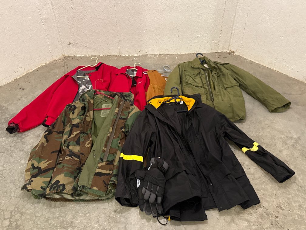 Outerwear Jackets, Vest And Gloves