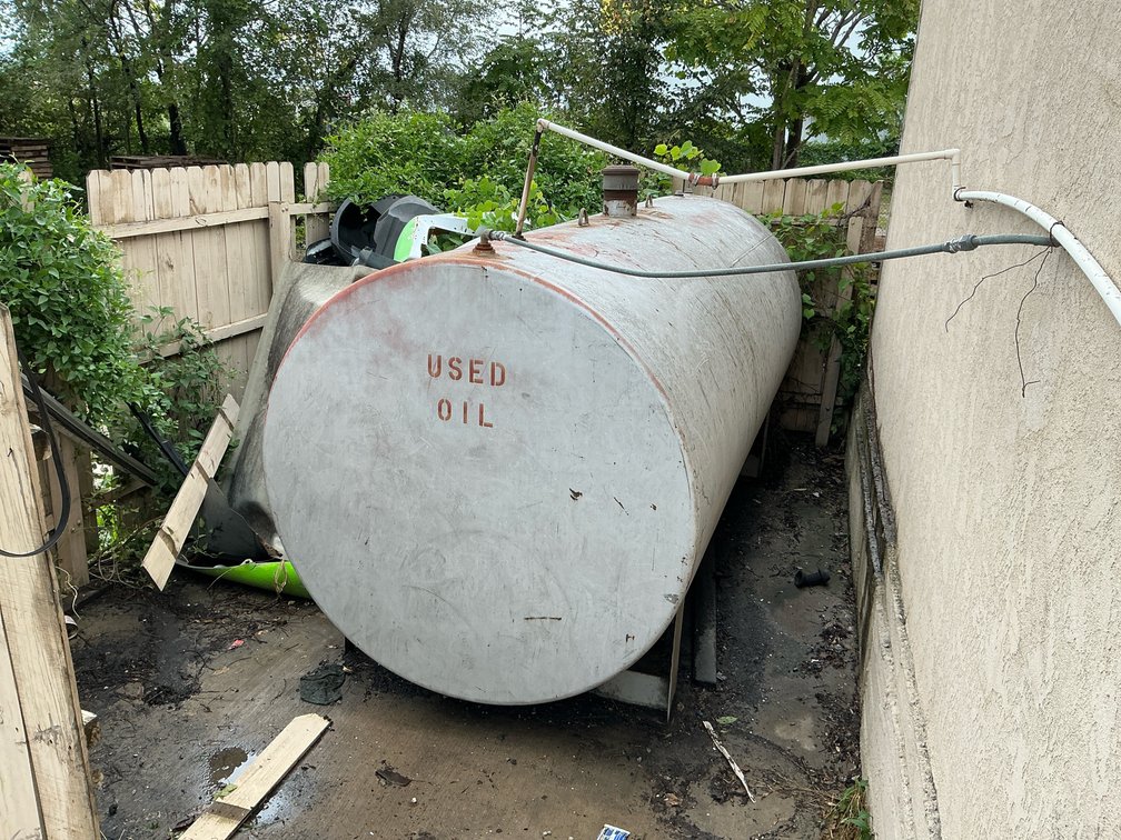 1000 Gallon Oil Storage Tank