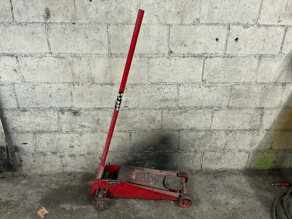 Snap On 2-1/2 Ton Hydraulic Jack