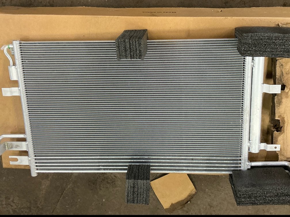 2015 Ford Taurus Automotive A/C Condenser 300190CY