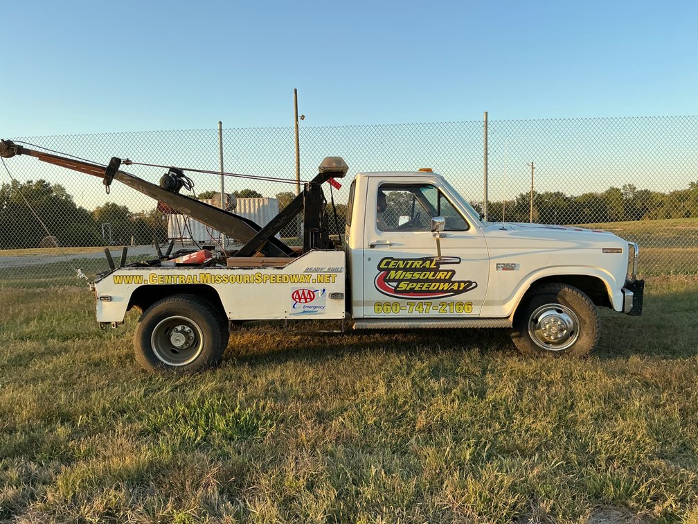 1986 Ford F350 Wrecker/Tow Truck